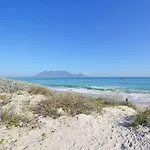 Chic Warehouse Style 1 Bedroom, Blouberg Beachfront, 14 Manhattan