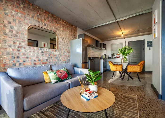 Chic Warehouse Style 1 Bedroom, Blouberg Beachfront, 14 Manhattan
