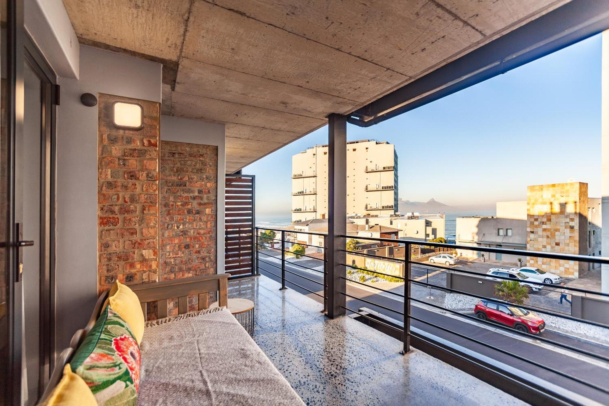 Chic Warehouse Style 1 Bedroom, Blouberg Beachfront, 14 Manhattan *