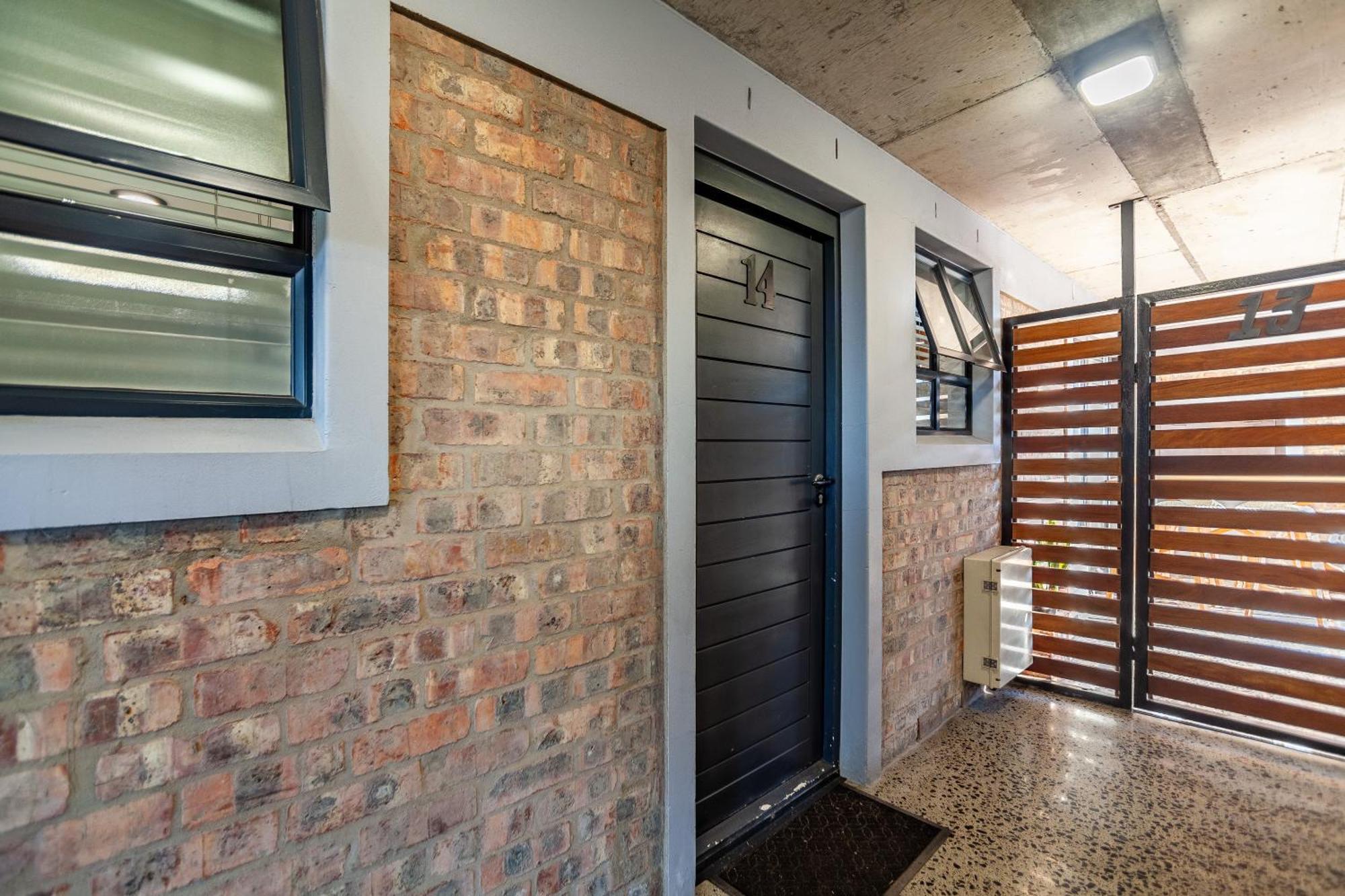 Apartment Chic Warehouse Style 1 Bedroom, Blouberg Beachfront, 14 Manhattan