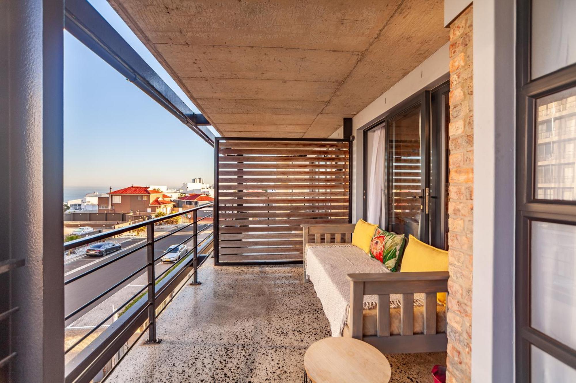 Chic Warehouse Style 1 Bedroom, Blouberg Beachfront, 14 Manhattan Apartment