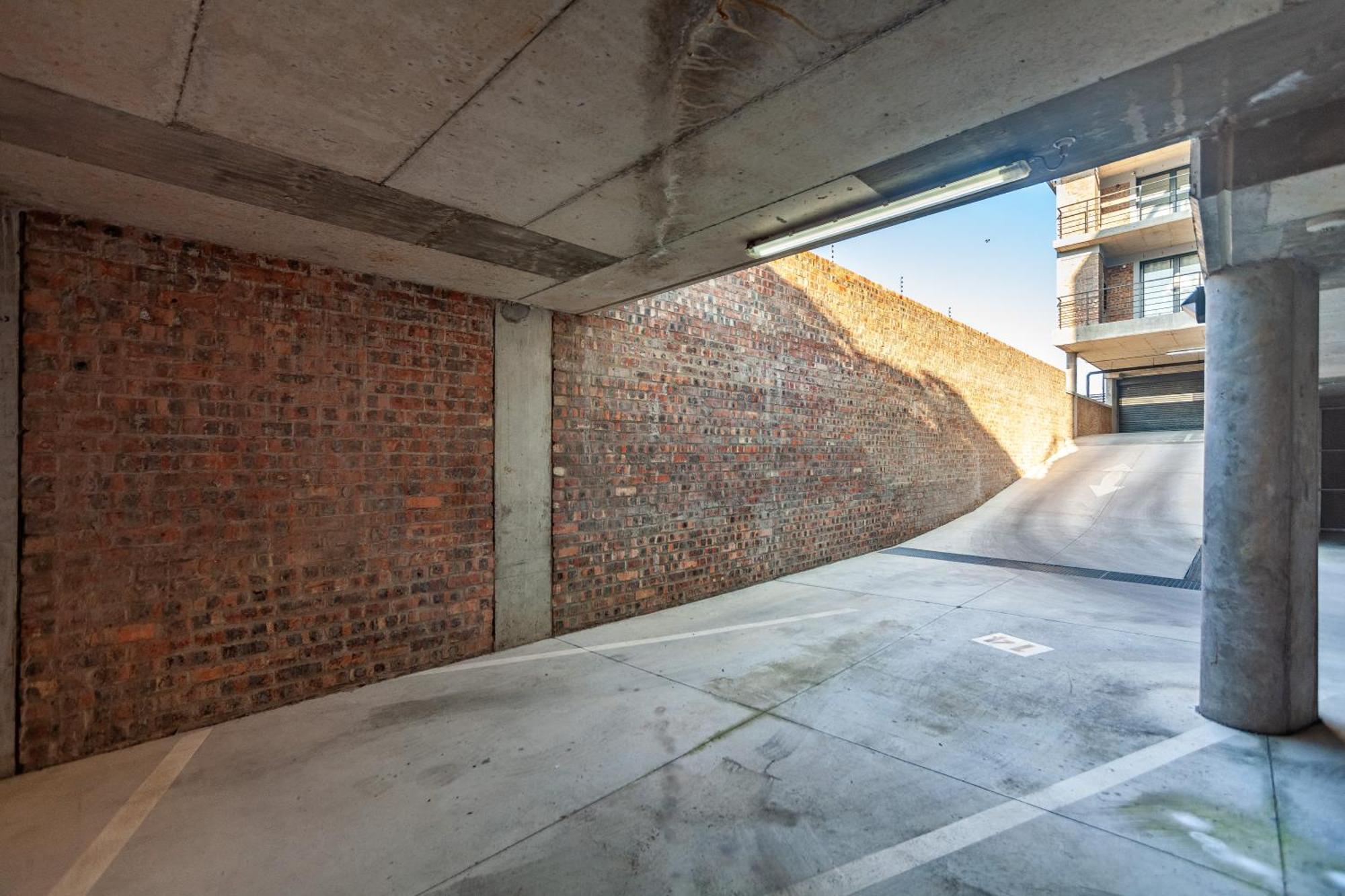 Chic Warehouse Style 1 Bedroom, Blouberg Beachfront, 14 Manhattan