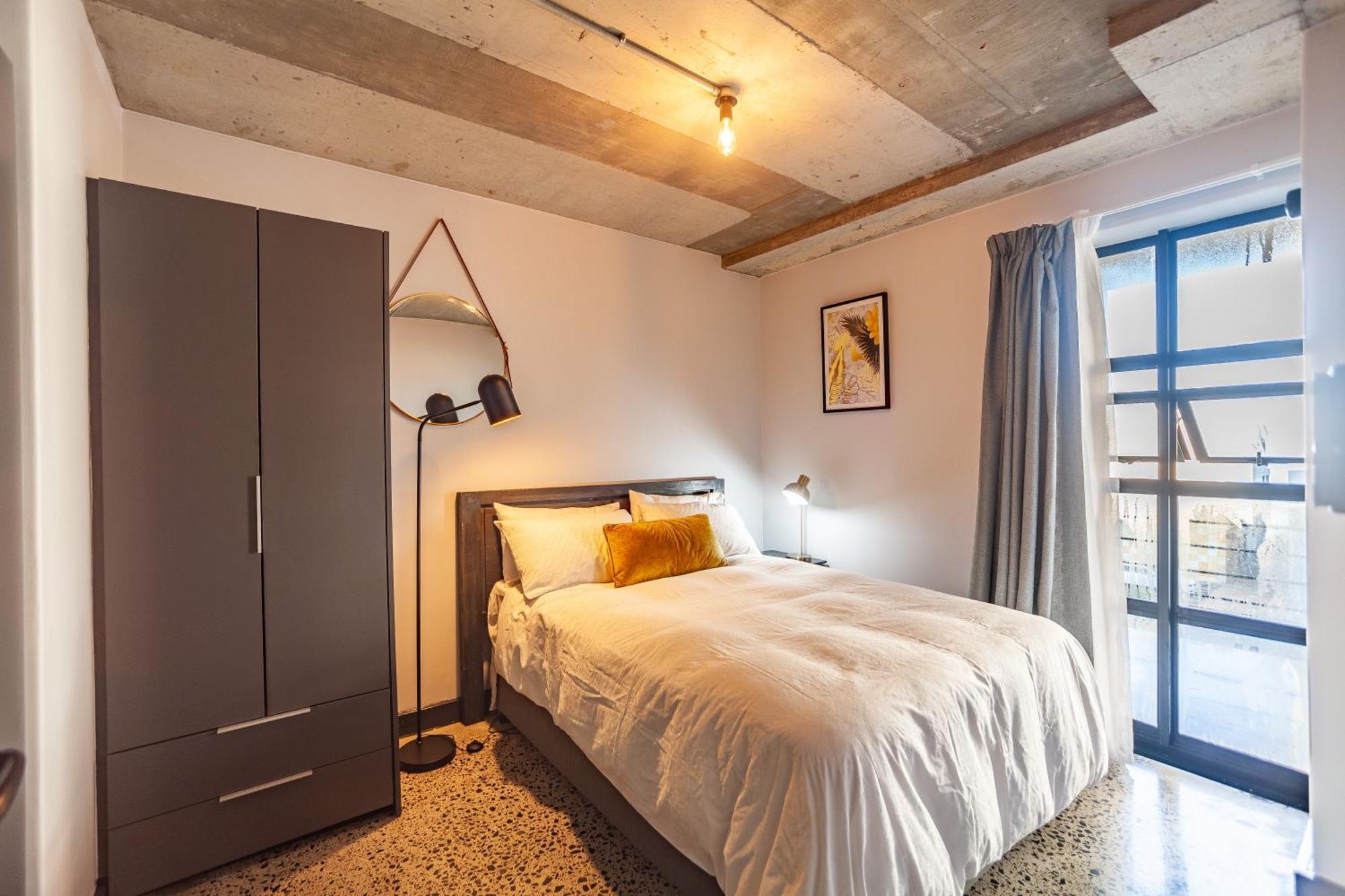 Chic Warehouse Style 1 Bedroom, Blouberg Beachfront, 14 Manhattan *