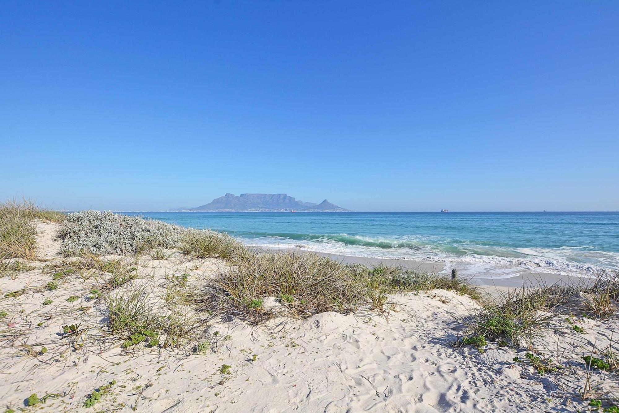 Chic Warehouse Style 1 Bedroom, Blouberg Beachfront, 14 Manhattan